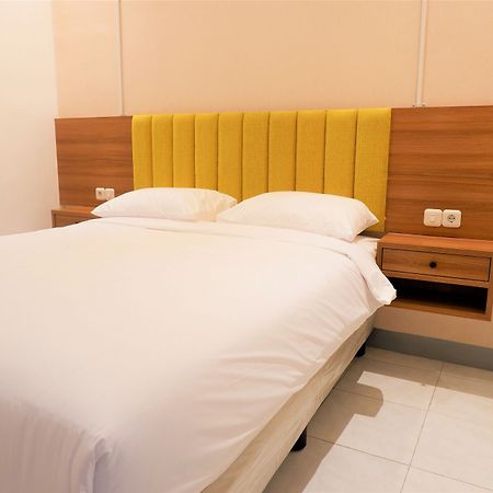 Kokonut Guesthouse スラバヤ エクステリア 写真