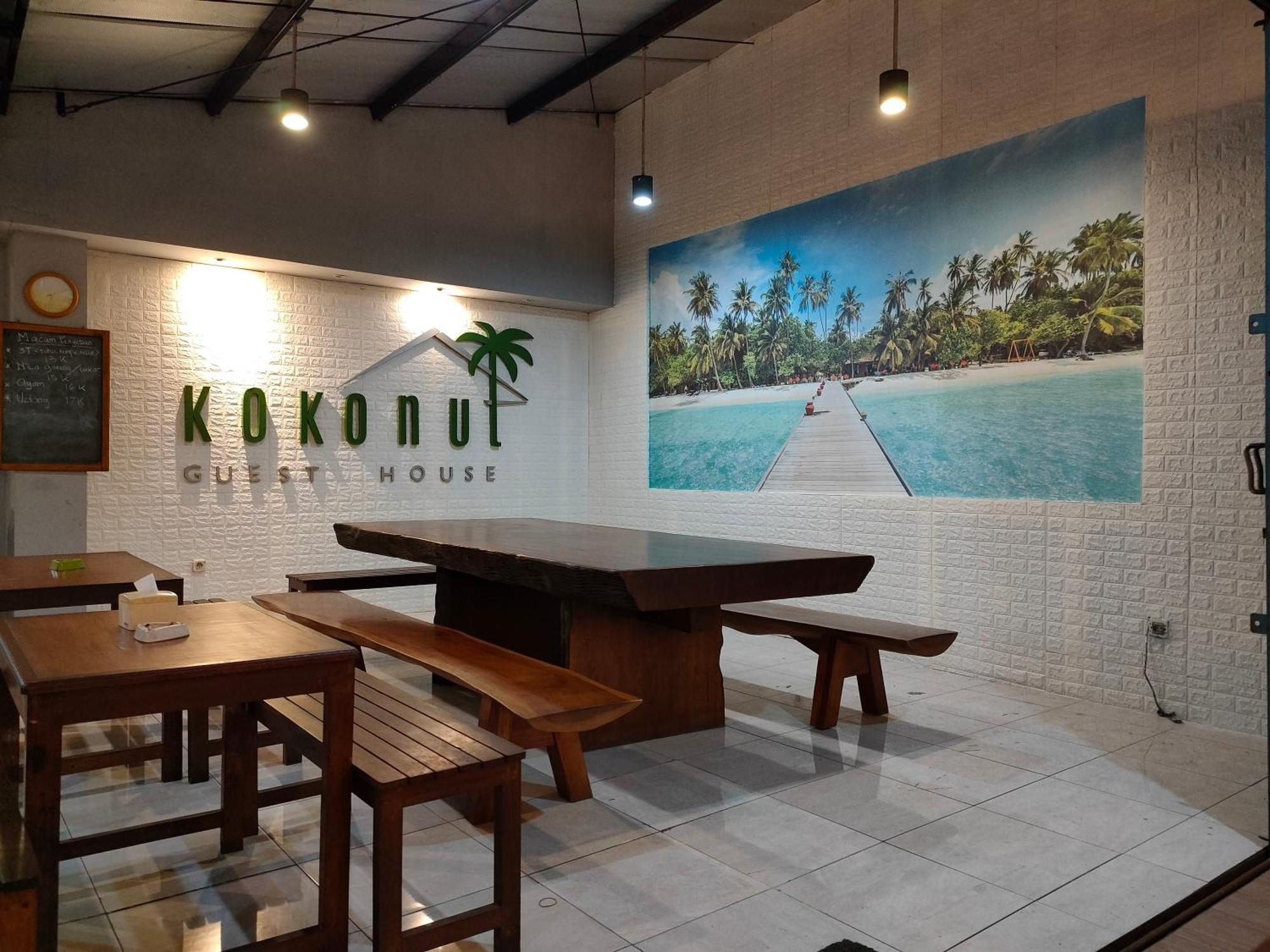 Kokonut Guesthouse スラバヤ エクステリア 写真