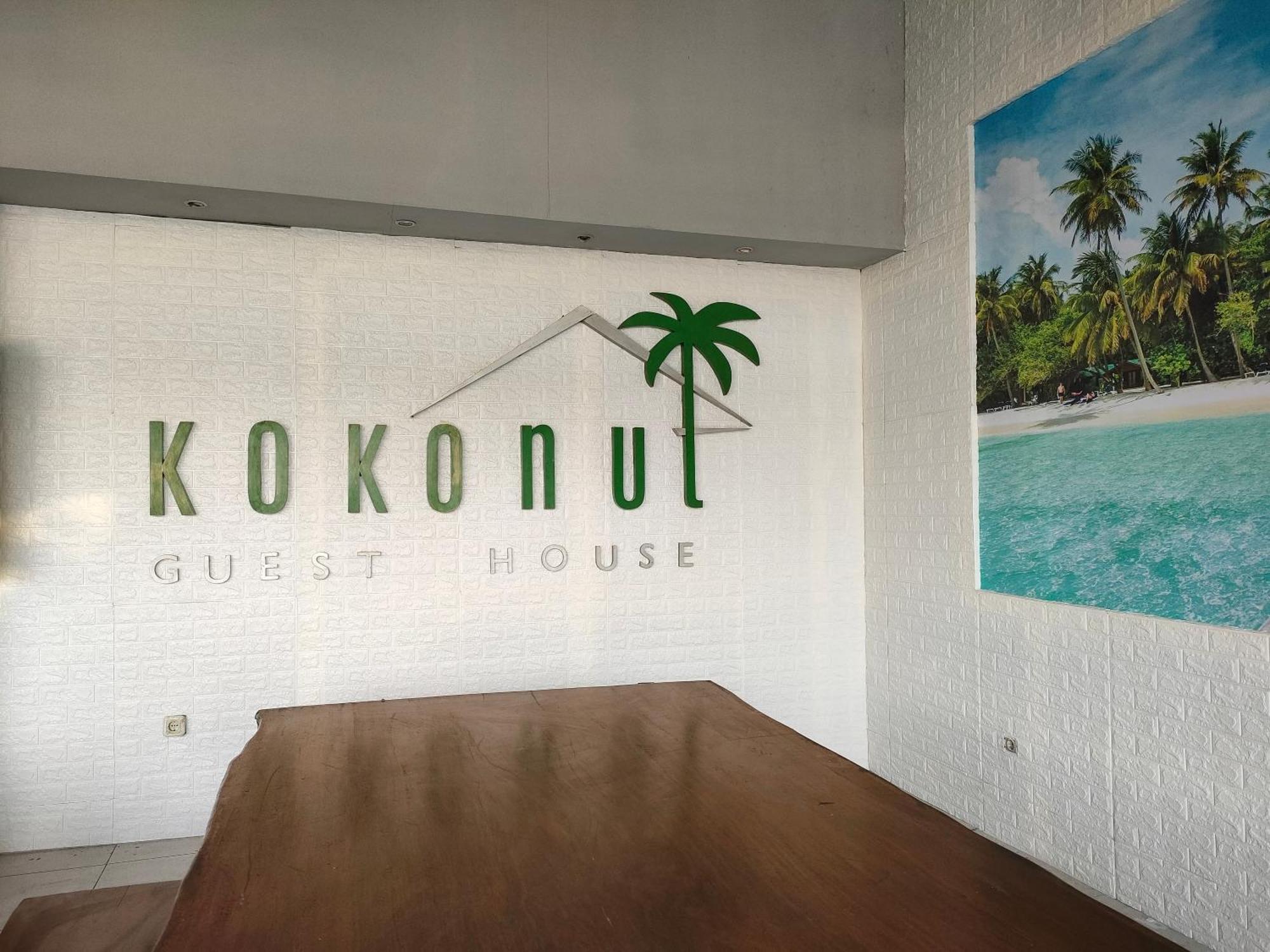 Kokonut Guesthouse スラバヤ エクステリア 写真