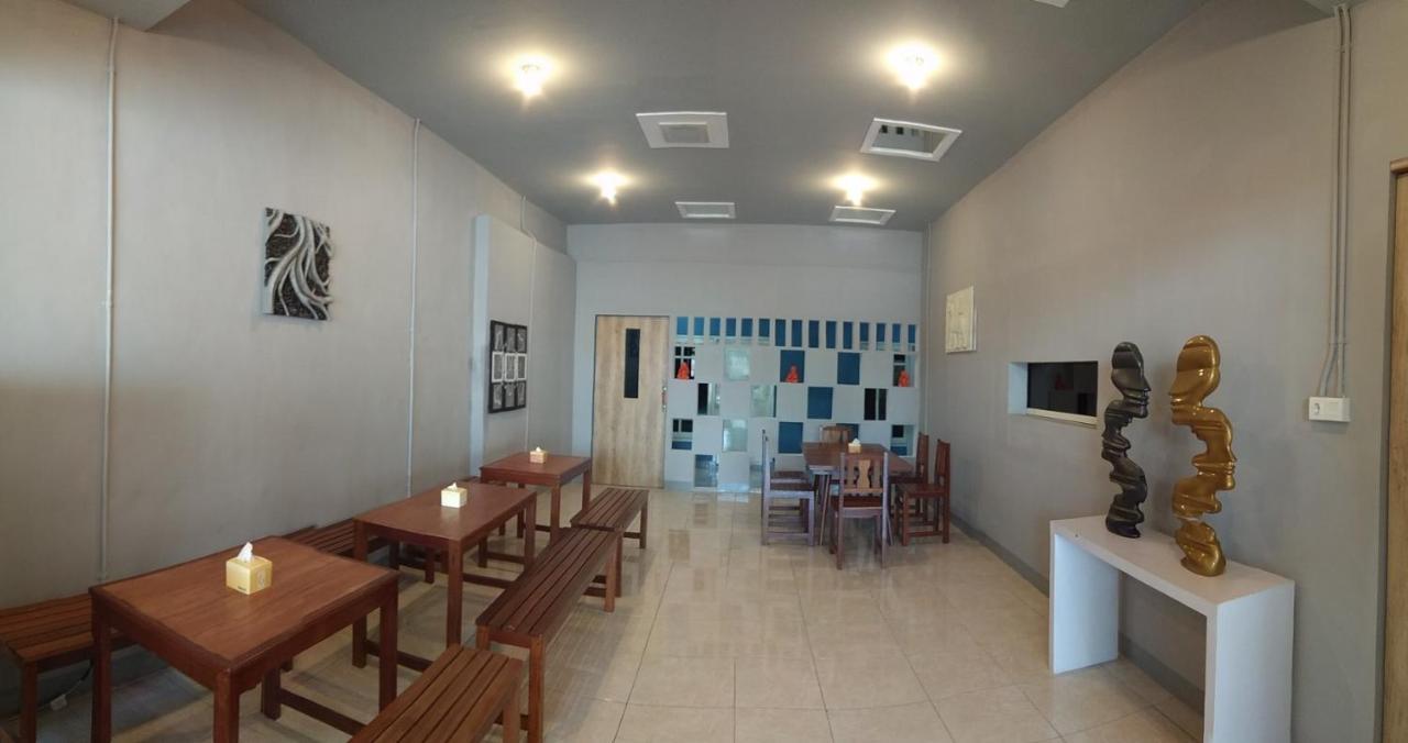 Kokonut Guesthouse スラバヤ エクステリア 写真