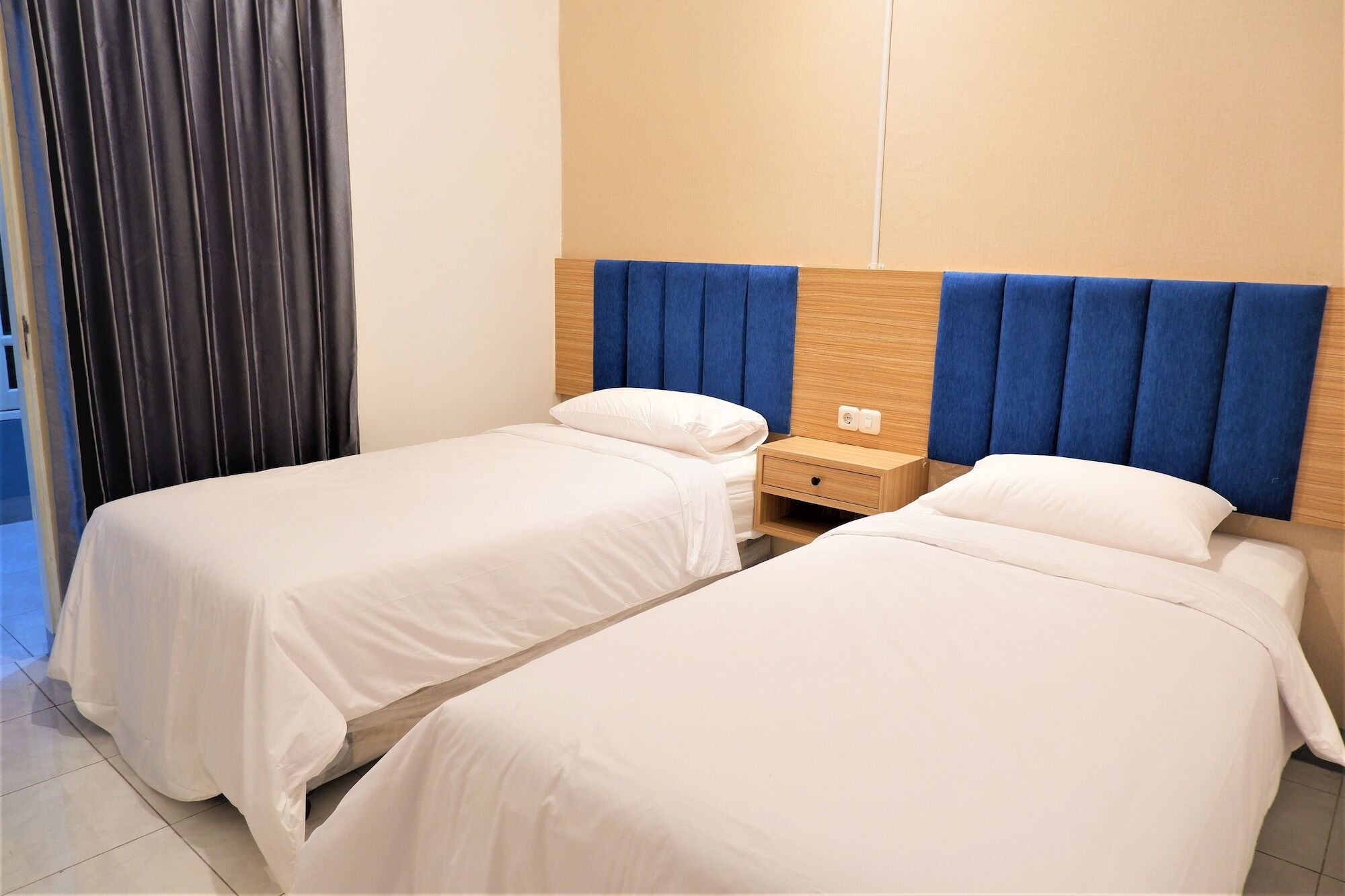 Kokonut Guesthouse スラバヤ エクステリア 写真