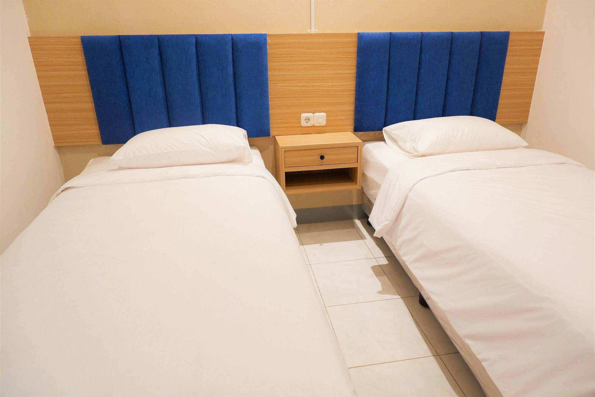 Kokonut Guesthouse スラバヤ エクステリア 写真
